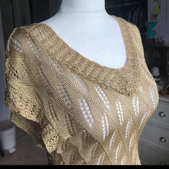 Beautiful light golden beige shirt. - Picture 2 of 3
